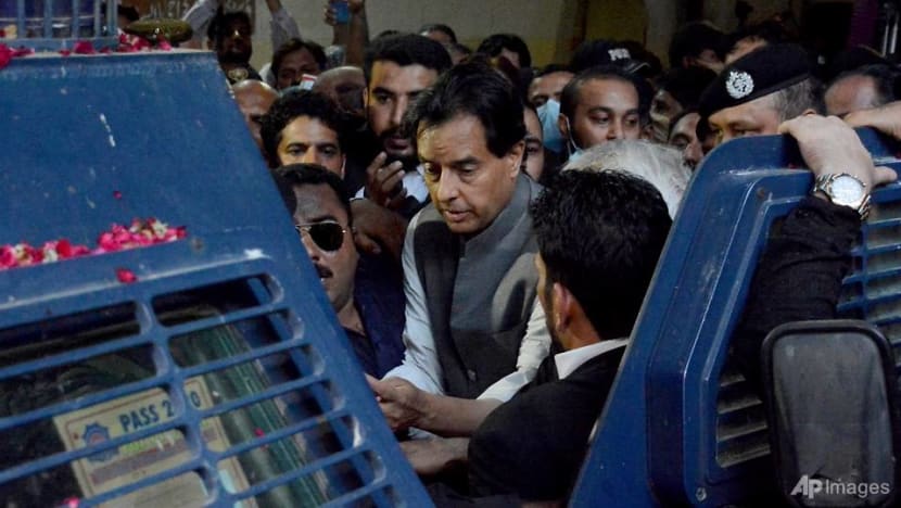 Pakistan army to probe troops' role in arrest of politician Pakistan army to probe troops' role in arrest of politician