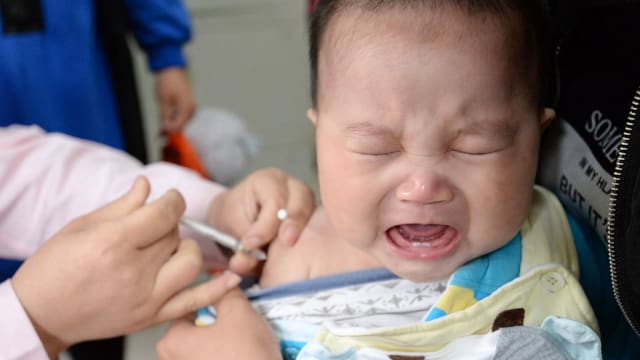 台湾保母喂奶不順 女婴被摇晃视网膜出血  