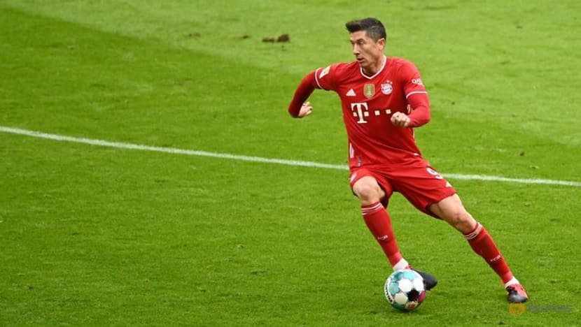 Soccer-Lewandowski hits treble as 10-man Bayern run riot