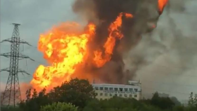 Huge fire erupts at power station outside Moscow Huge fire erupts at power station outside Moscow