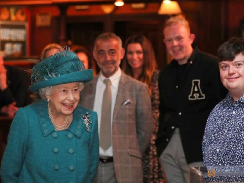 Queen Elizabeth visits record-breaking Coronation Street soap opera set Queen Elizabeth visits record-breaking Coronation Street soap opera set