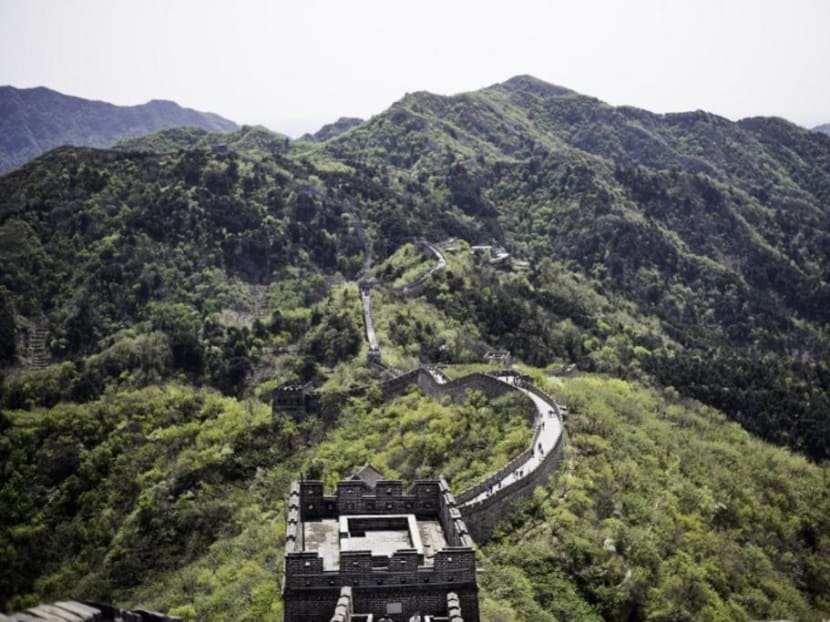 China detains three tourists for vandalising Great Wall