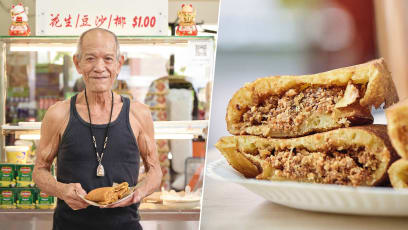 Popular Kueh Pulau Pinang Hawker, 73, Closing His Stall Despite Good Business