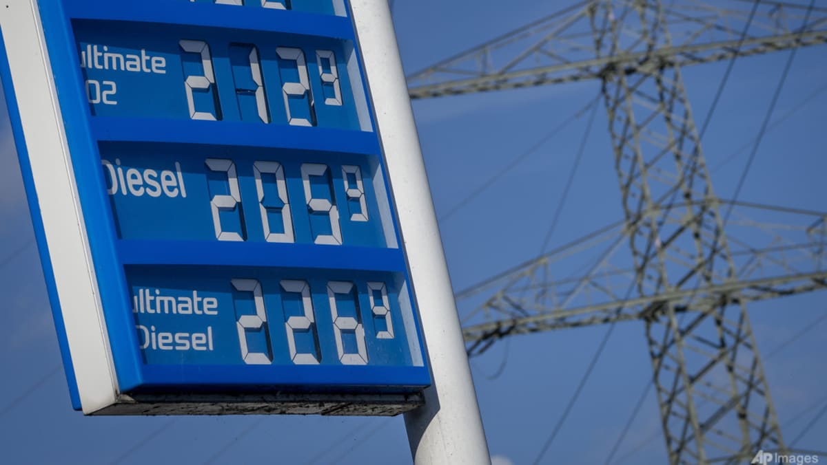 Bagaimana pemotongan OPEC+ akan memengaruhi harga minyak, inflasi?