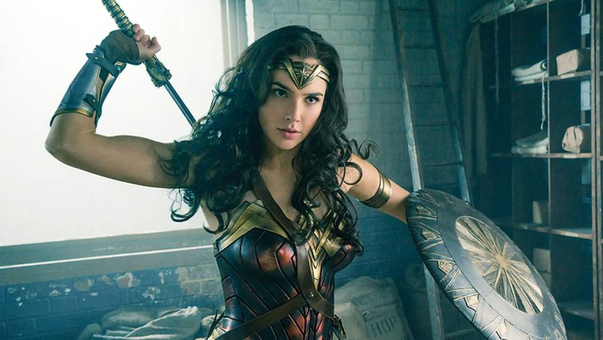 gal-gadot-says-director-joss-whedon-threatened-her-career-during-justice-league-reshoot