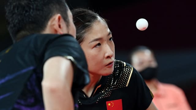 中国乒乓女将刘诗雯受伤 退出女团赛事