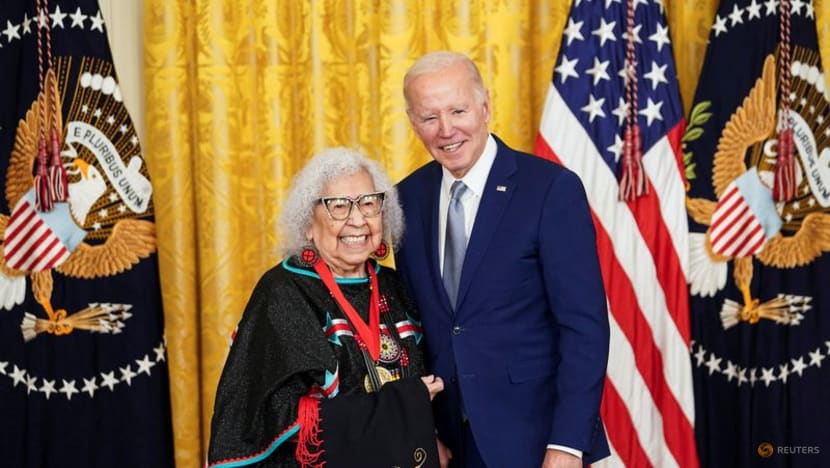 Biden honors Springsteen, Julia Louis-Dreyfus, Mindy Kaling Biden honors Springsteen, Julia Louis-Dreyfus, Mindy Kaling