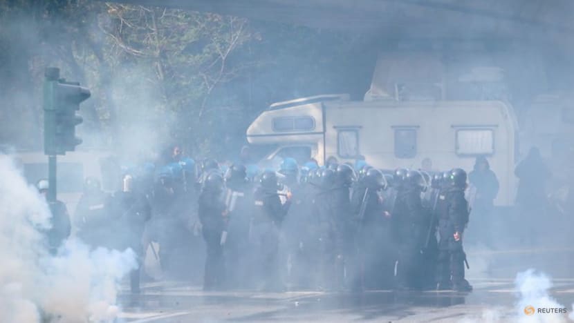 Italian police use water cannon to break up health pass protest at port Italian police use water cannon to break up health pass protest at port
