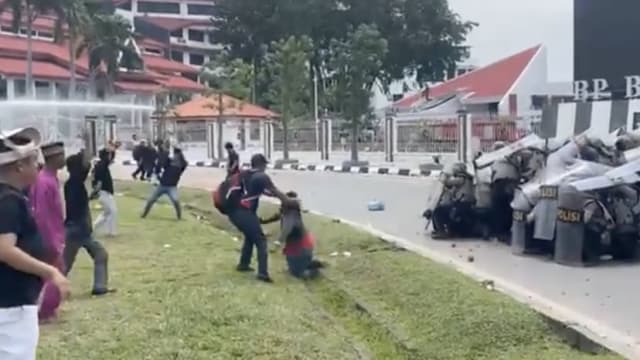 印尼峇淡居民反迫迁 千人示威酿暴动43人被捕