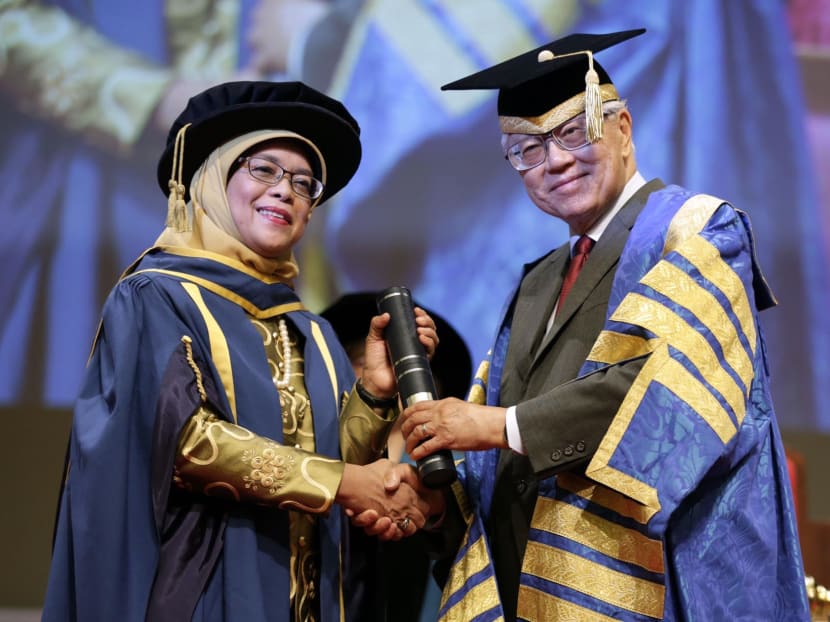 President Tony Tan (right) conferred the Honorary Doctor of Laws on Madam Halimah Yacob (left), Speaker of the Singapore Parliament, during the NUS Commencement 2016 on July 7, 2016. Photo: Wee Teck Hian