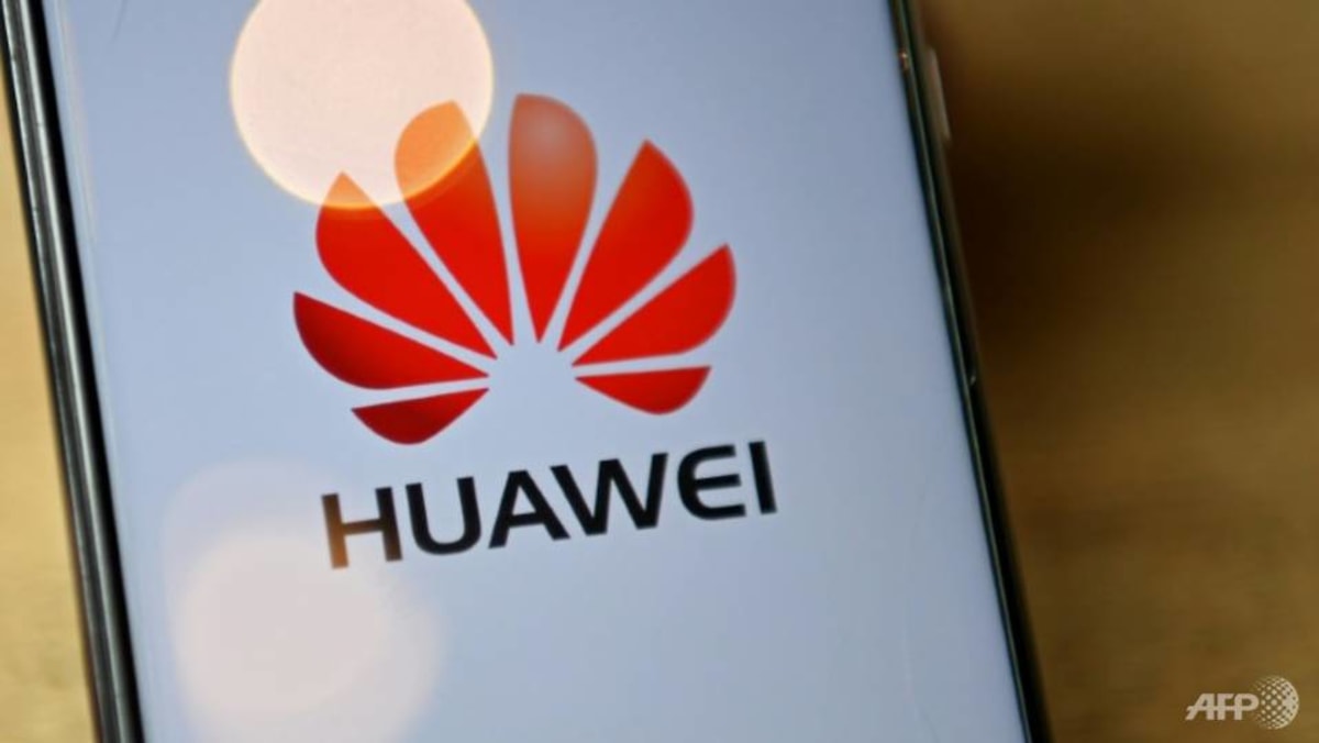Huawei meluncurkan sistem operasi seluler baru dalam perjuangan untuk bertahan hidup