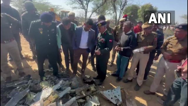 印度两架军机空中相撞坠毁 造成一死两伤