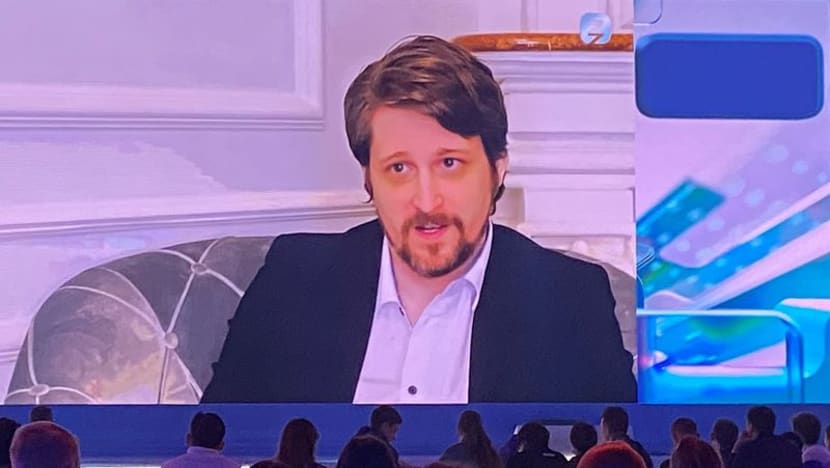 2022 09 26t160416z 1 lynxmpei8p0tk rtroptp 3 russia forum snowden