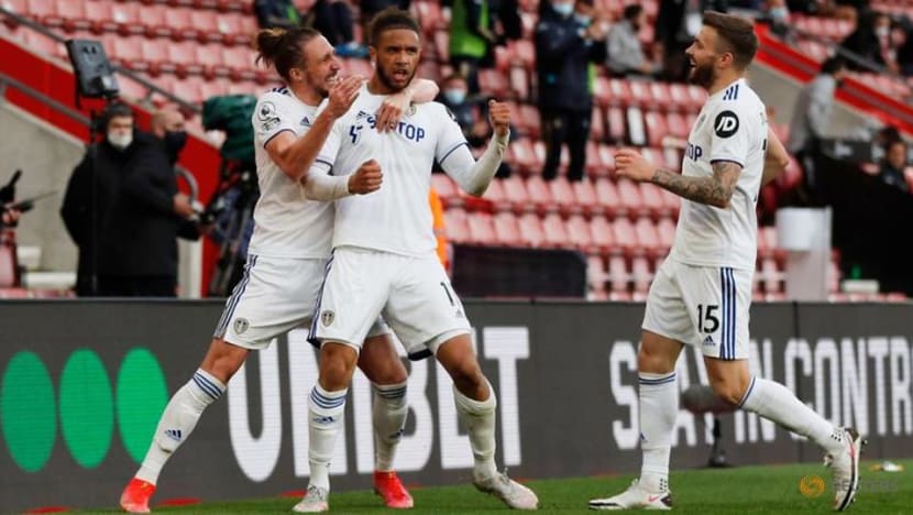 Soccer-Leeds' Bamford and Roberts spoil party mood at Southampton