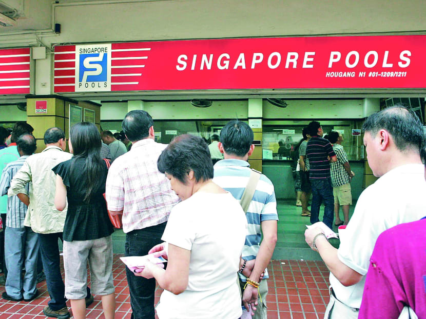 A queue at a Singapore Pools outlet at Block 106, Hougang Ave 1. TODAY file photo