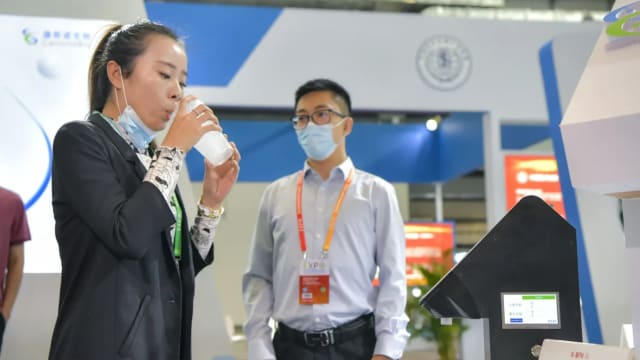 中国批准使用康希诺吸入式疫苗 作为追加剂纳入紧急使用