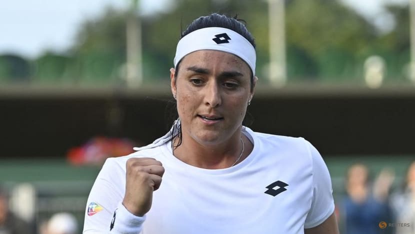 Jabeur continues strong run to surge into third round at Wimbledon Jabeur continues strong run to surge into third round at Wimbledon