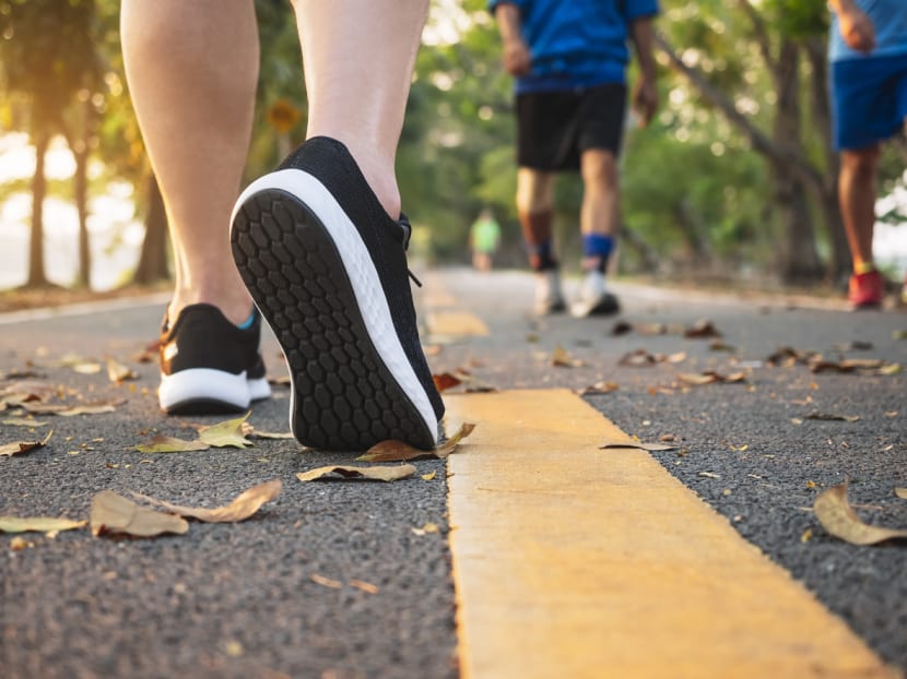 Small Group Of Athletic People Exercising In A Gym Stock Photo - Download  Image Now - iStock