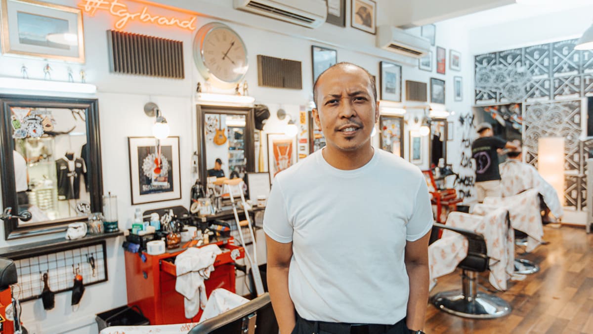 Modal kreatif: Pria ini mengelola ‘toko pangkas rambut terbaik dan terkeren di Singapura’
