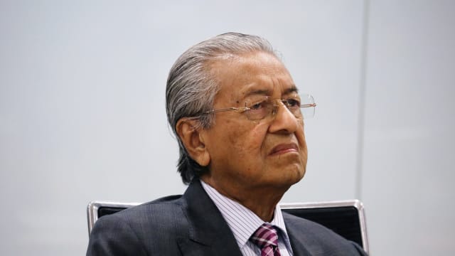 指马来人生气王室惹不满 两组织报警调查马哈迪