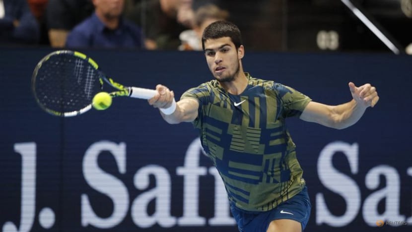 Alcaraz makes winning start in Paris, De Minaur stuns Medvedev Alcaraz makes winning start in Paris, De Minaur stuns Medvedev