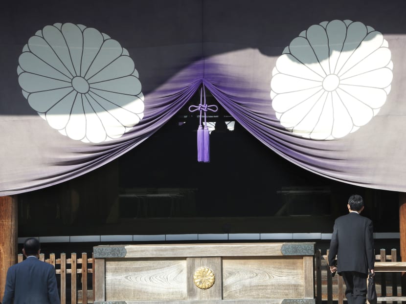 Japanese minister visits war shrine