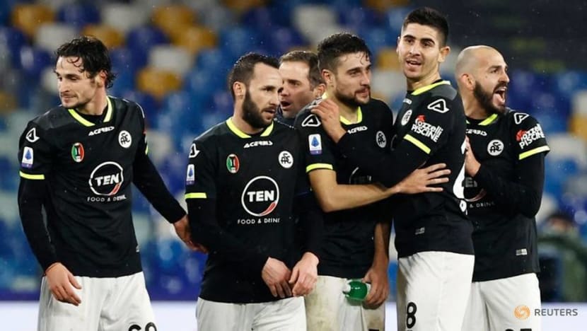 Soccer-Ten-man Spezia stun Napoli with comeback victory Soccer-Ten-man Spezia stun Napoli with comeback victory