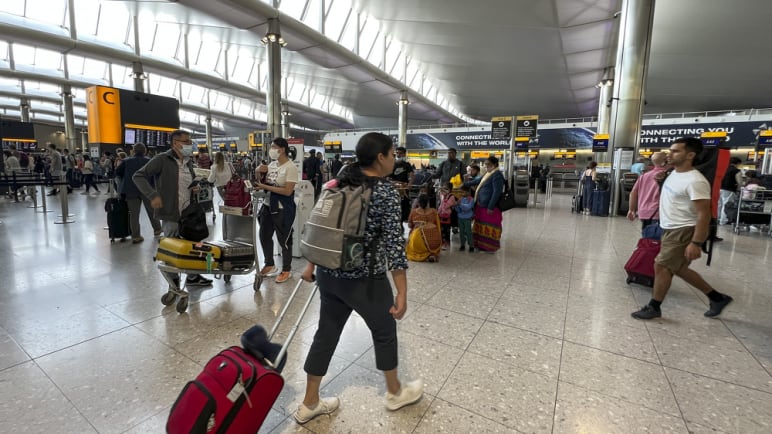 London's Heathrow Airport extends passenger cap to October