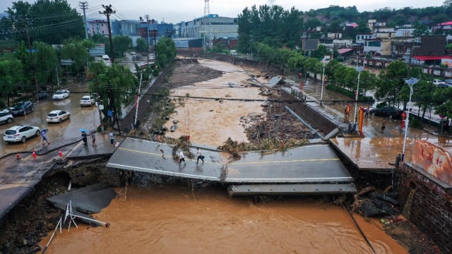郑州洪灾死亡人数增至33人 八人失踪