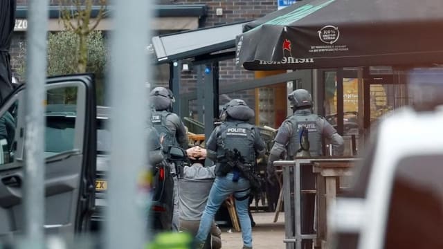 荷兰夜店危机和平结束 嫌犯释放四名人质后自首