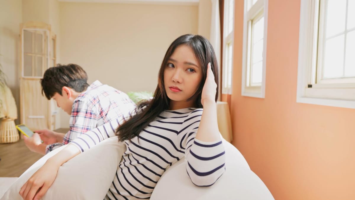 The insidious phone habit that can hurt your relationship - Vimarsana News