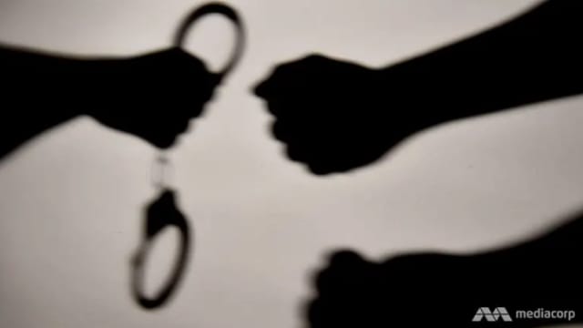 警方展开全岛性突击搜查 300多名男女接受调查