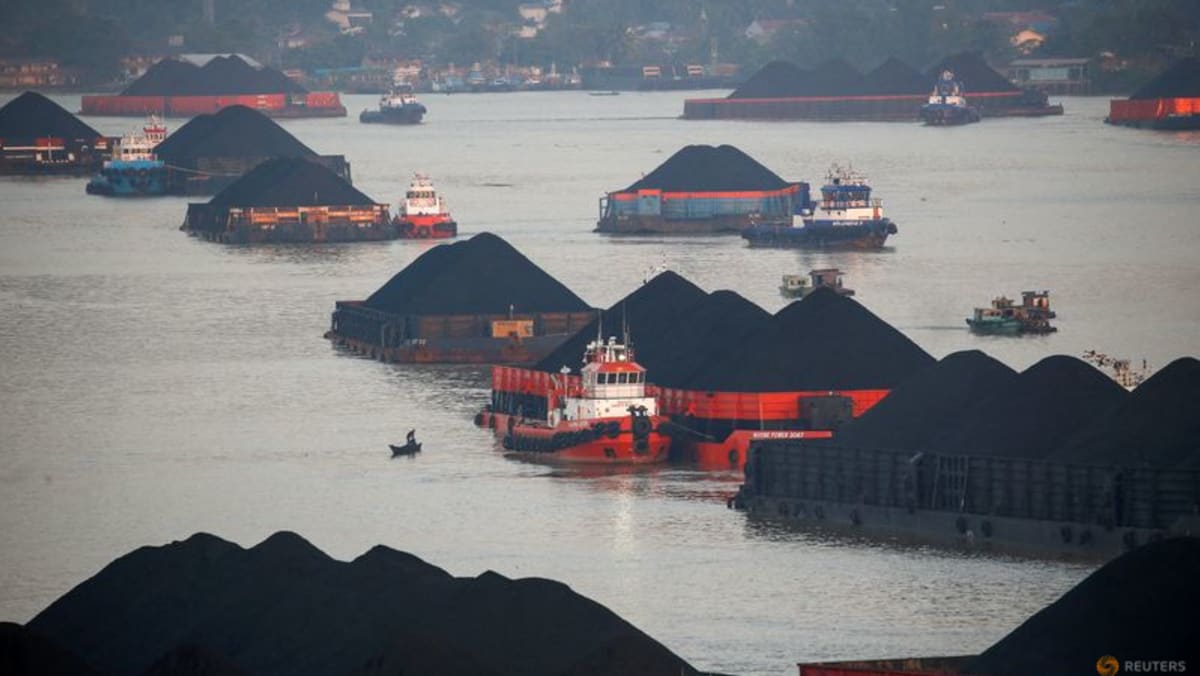 Indonesia izinkan 37 kapal batubara bermuatan berangkat -pernyataan kementerian
