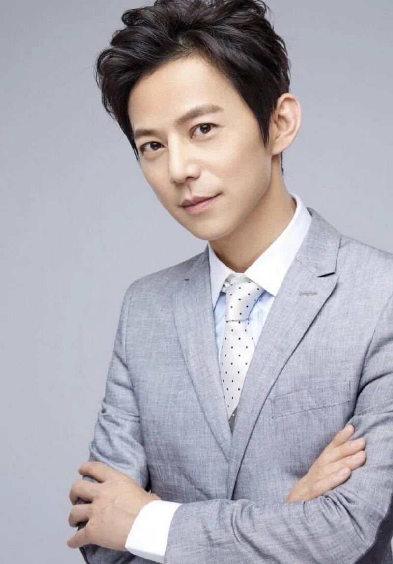 Why Are There Rumours That Chinese Host He Jiong Quit Happy Camp, Which He'S Hosted For Over 20 Years? - 8Days