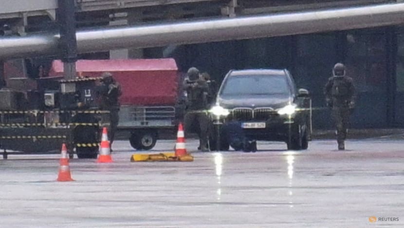 Hamburg airport hostage-taker gives himself up 