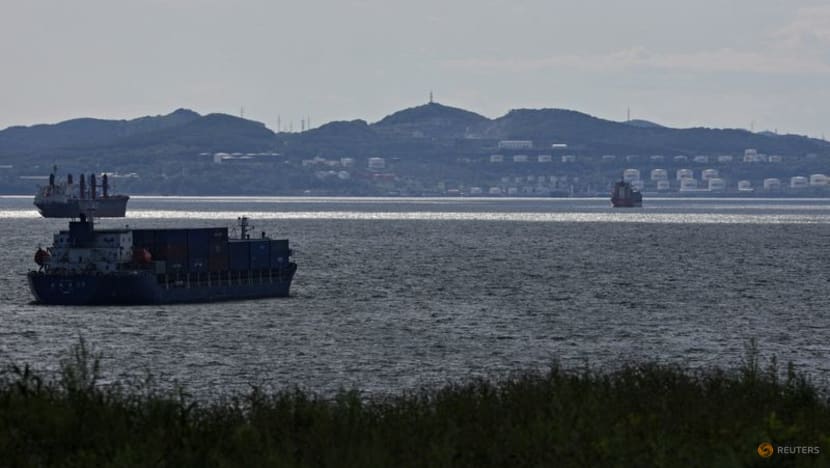 Oil climbs as shut pipeline in US adds to supply uncertainty Oil climbs as shut pipeline in US adds to supply uncertainty
