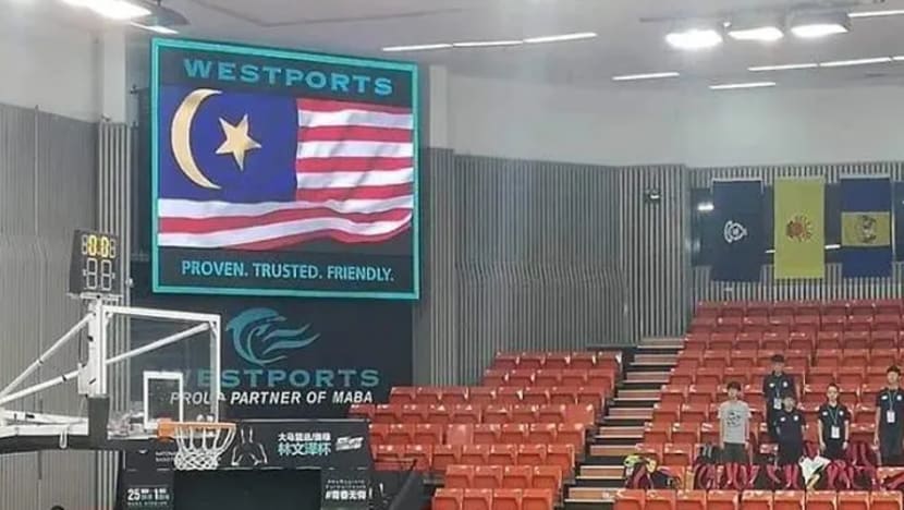 Papar bendera Malaysia yang salah sangat memalukan - Syed Saddiq