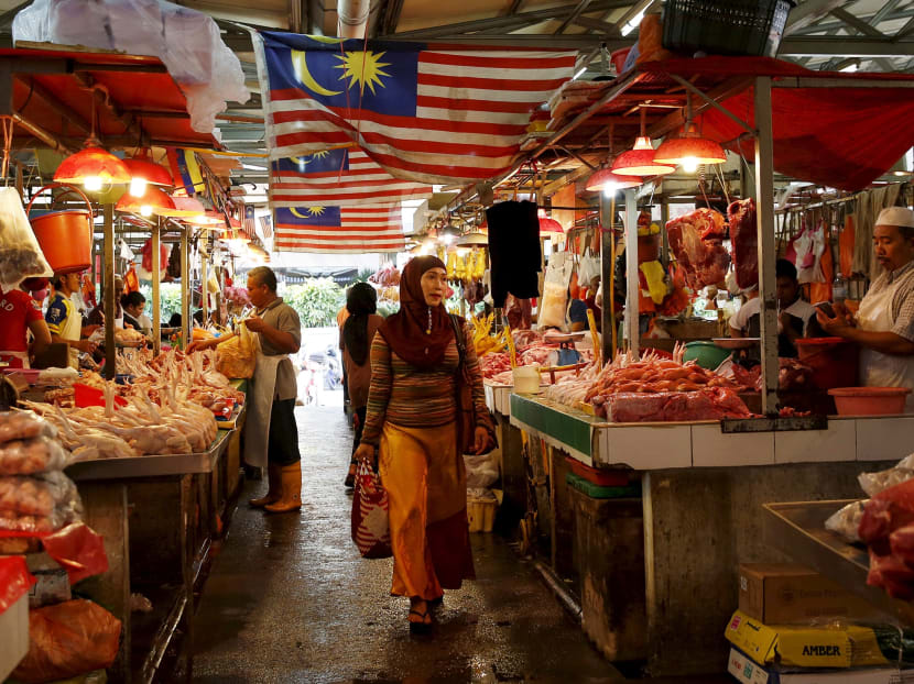 A woman shops in a wet market in Kuala Lumpur, Malaysia. Farmers, fishermen and low-ranking civil servants are among the folk who will get the most attention in Malaysia's 2018 budget, which will be tabled by Prime Minister Najib Razak on Oct 27. Photo: Reuters