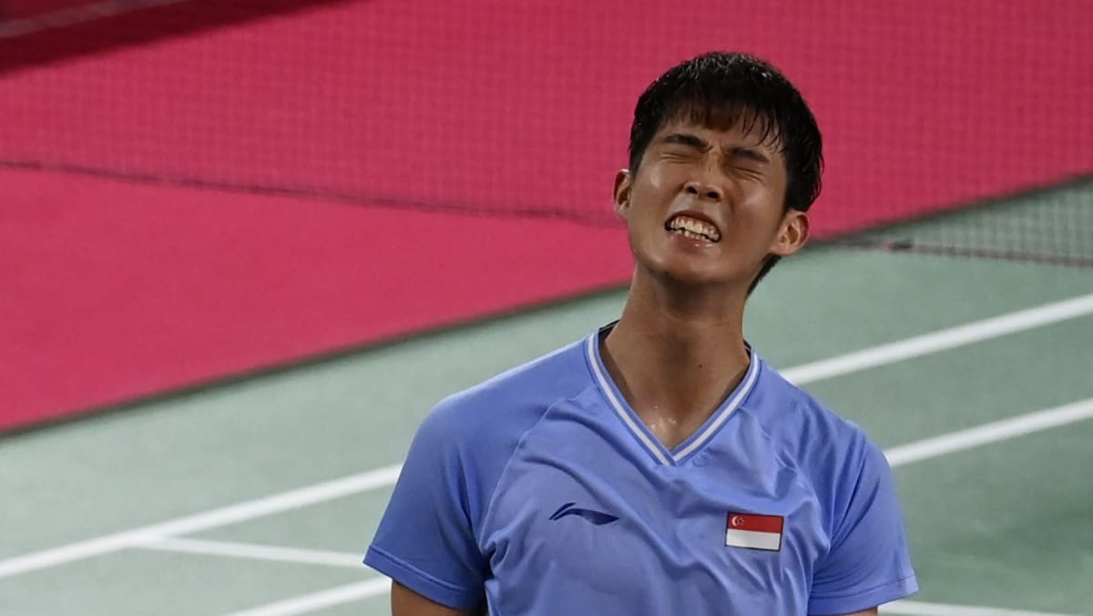 Badminton Singapores Loh Kean Yew falls to Indonesias Christie in thriller, eliminated from Olympics