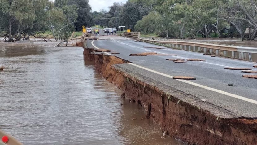 Flash floods in Australia's southeast cut off inland towns Flash floods in Australia's southeast cut off inland towns