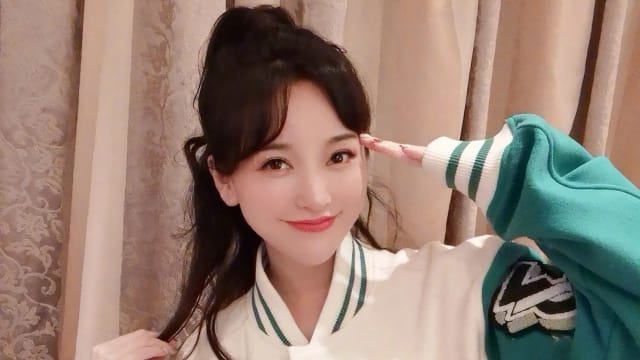《乘风破浪的姐姐》女星成第一位确诊冠病的中国艺人