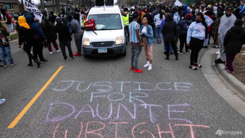 Minnesota officer mistook handgun for Taser in shooting of black man: Police Minnesota officer mistook handgun for Taser in shooting of black man: Police