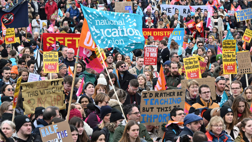 Ratusan ribu pekerja sertai mogok selepas pembentangan belanjawan UK 