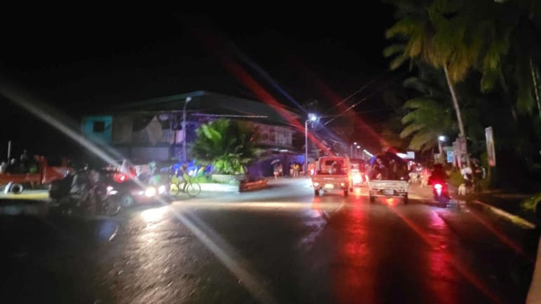 Residents begin to return home after Philippine quake kills one