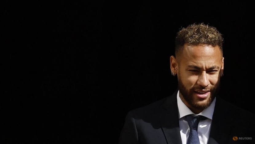 Soccer-Spanish prosecutor drops fraud charges against Neymar, others