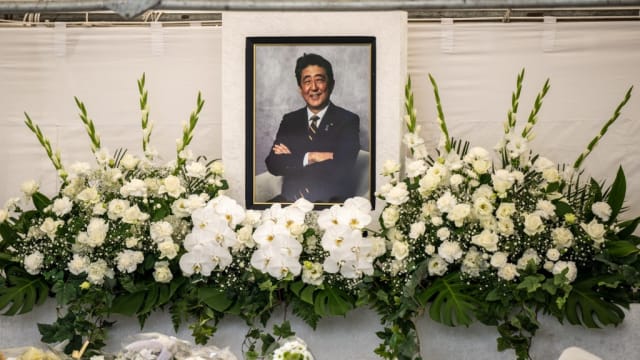 安倍身亡一周年悼念活动附近 疑有人持枪械被捕