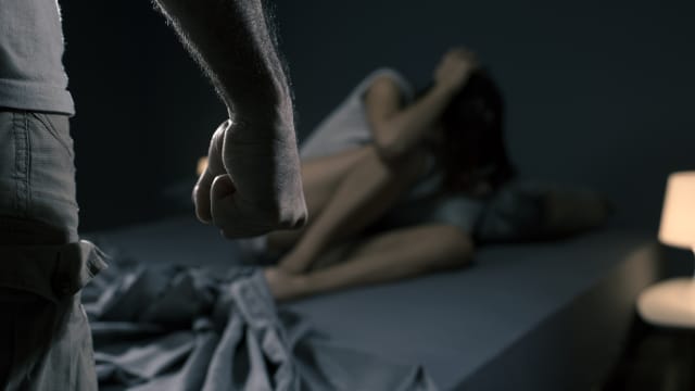 以管教为由 台湾单亲爸扇两孩上百个巴掌 前妻通报家暴