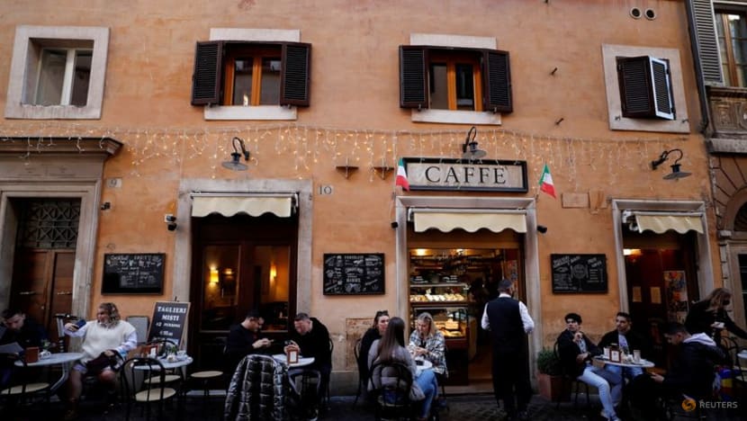 Italy tightens screws on COVID-19 unvaccinated, extends shot mandate Italy tightens screws on COVID-19 unvaccinated, extends shot mandate