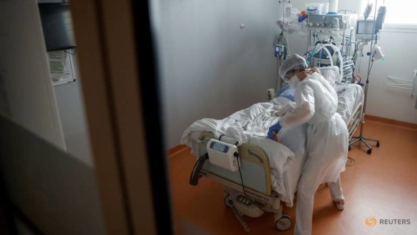 France reports daily decline in COVID-19 patients in intensive care France reports daily decline in COVID-19 patients in intensive care