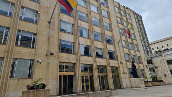 Colombia eyes raising $499 million in cell service auction - Vimarsana News